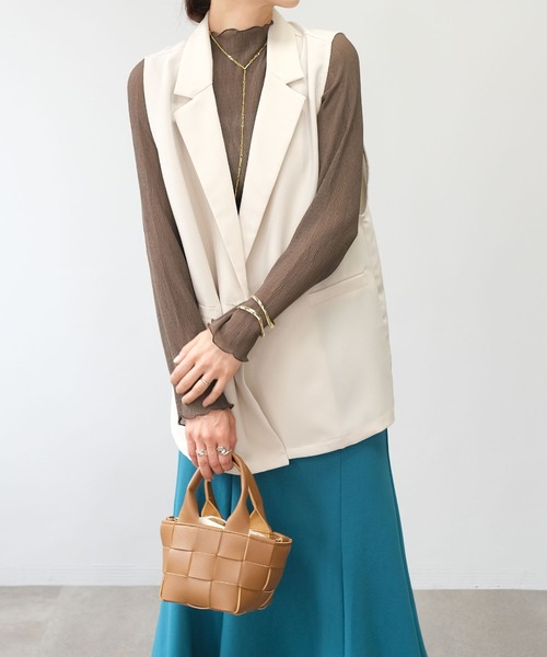 ANDJ(アンドジェイ)の「【2022/AW】楊柳プリーツシアートップス(Tシャツ/カットソー・レディース・ブラック/ブラウン/アイボリー・M)」の22枚目の写真