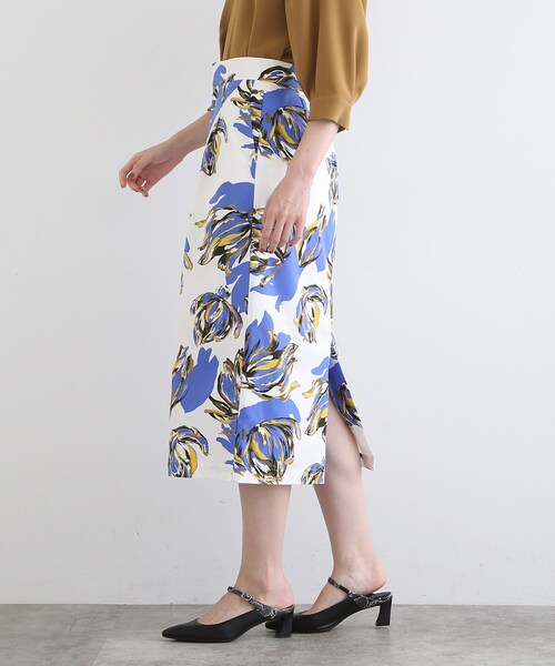 INDIVI(インディヴィ)の「◆【洗える】フラワープリント ストレートスカート(スカート・レディース・ホワイト系その他/ブラック系・40/38/36/03/05/15 /13/19)」の3枚目の写真