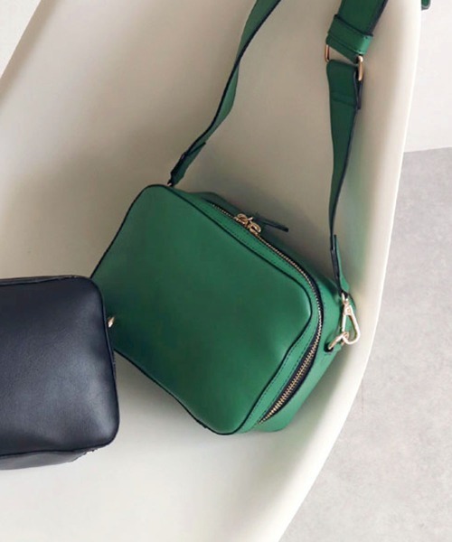 MIAN (ミアン)の「BELLIS / スクエアショルダーバッグ(ショルダーバッグ・レディース・ブラック/ブラウン/グリーン/アイボリー・FREE)」の1枚目の写真