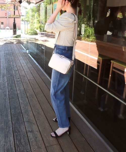 MIAN (ミアン)の「BELLIS / スクエアショルダーバッグ(ショルダーバッグ・レディース・ブラック/ブラウン/グリーン/アイボリー・FREE)」の11枚目の写真