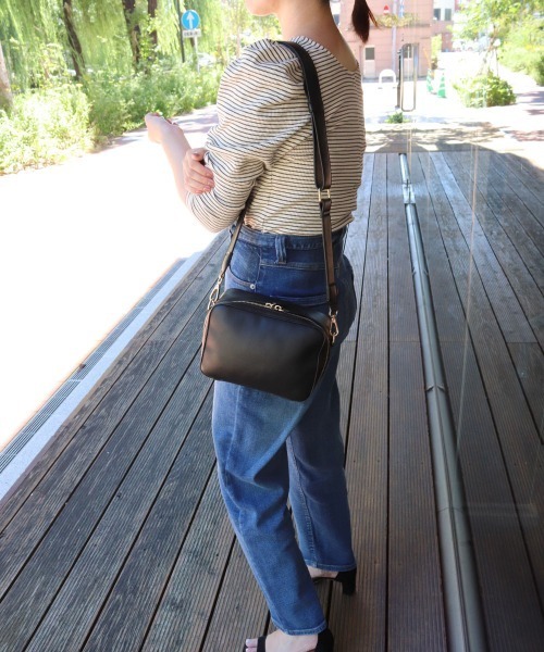 MIAN (ミアン)の「BELLIS / スクエアショルダーバッグ(ショルダーバッグ・レディース・ブラック/ブラウン/グリーン/アイボリー・FREE)」の21枚目の写真