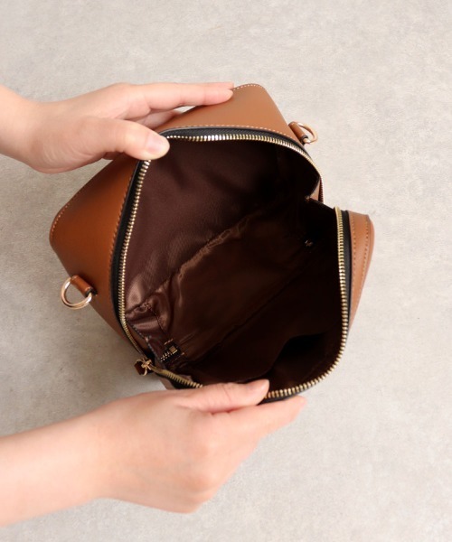 MIAN (ミアン)の「BELLIS / スクエアショルダーバッグ(ショルダーバッグ・レディース・ブラック/ブラウン/グリーン/アイボリー・FREE)」の13枚目の写真