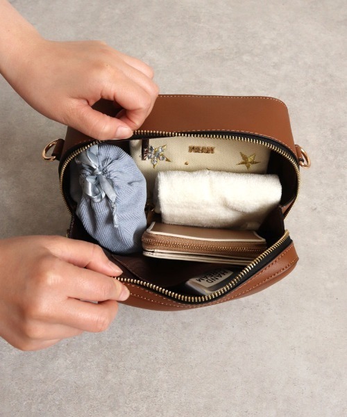 MIAN (ミアン)の「BELLIS / スクエアショルダーバッグ(ショルダーバッグ・レディース・ブラック/ブラウン/グリーン/アイボリー・FREE)」の10枚目の写真