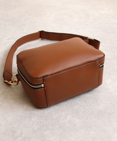 MIAN (ミアン)の「BELLIS / スクエアショルダーバッグ(ショルダーバッグ・レディース・ブラック/ブラウン/グリーン/アイボリー・FREE)」の19枚目の写真