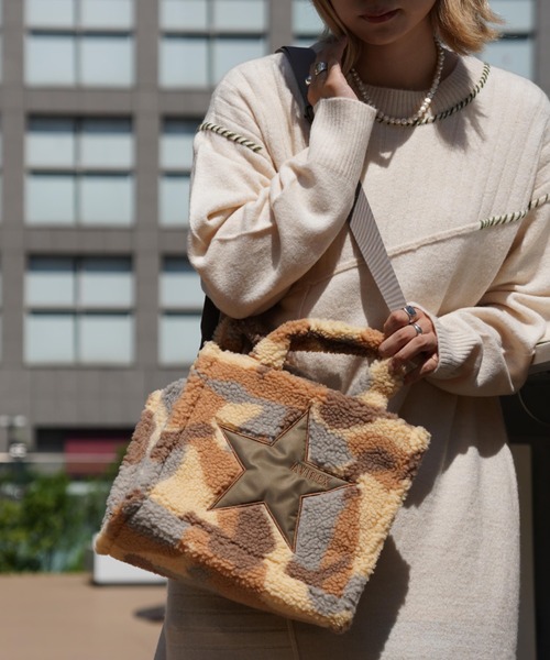 AVIREX（アヴィレックス）の「≪直営店限定≫BOA STAR MINI TOTE BAG/ ボアスターミニトートバッグ（トートバッグ・レディース・ブラック/ベージュ系その他/チャコール/ホワイト系2/カーキ系2・F）」の14枚目の写真