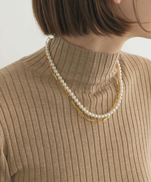 F by ROSSO（エフバイロッソ）の「F by ROSSO　パール×チェーン2連ネックレス（ネックレス・レディース・ホワイト・-）」の2枚目の写真