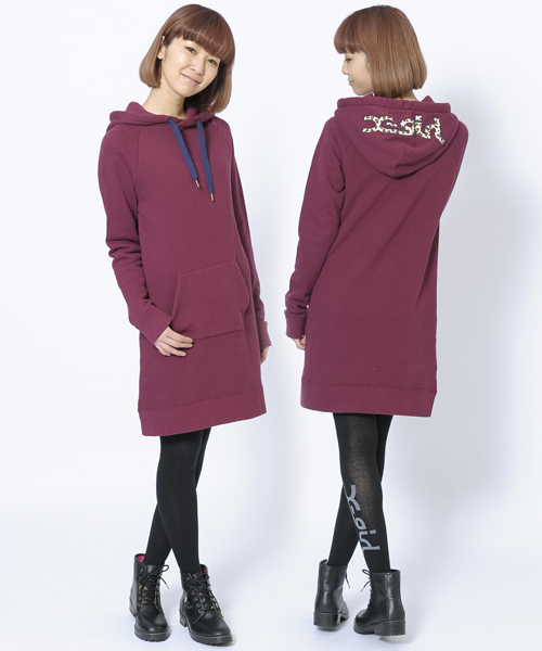 X-girl(エックスガール)の「LOGO SWEAT HOODIE DRESS(ワンピース・レディース・ブラック/アッシュ/バーガンディー/ネイビー・1/2)」の4枚目の写真