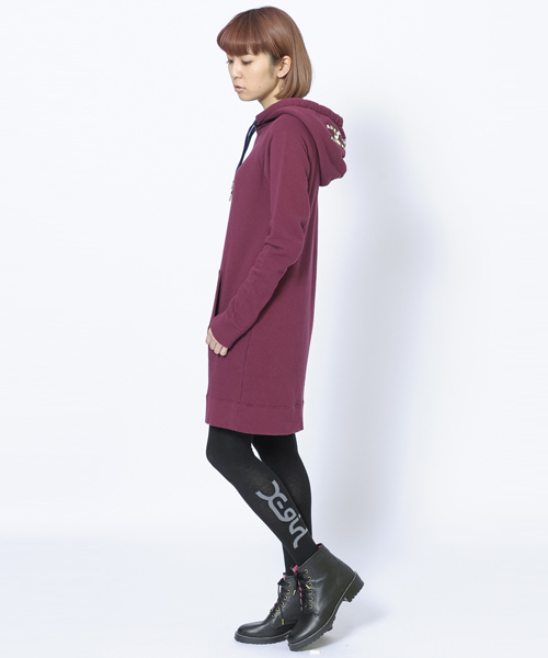 X-girl(エックスガール)の「LOGO SWEAT HOODIE DRESS(ワンピース・レディース・ブラック/アッシュ/バーガンディー/ネイビー・1/2)」の6枚目の写真