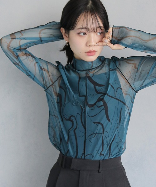 cheriella（シェリエラ）の「【cheriella】WEB限定フィンガーホールマーブルハイネックシアートップス長袖（Tシャツ/カットソー・レディース・ブラック/グレイッシュベージュ/ブルー/カーキ/グレー系その他/グレー/ブルーグリーン/ワイン・M）」の7枚目の写真