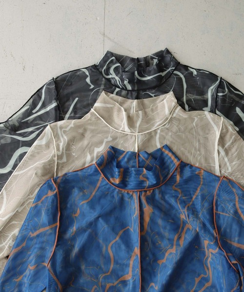 cheriella（シェリエラ）の「【cheriella】WEB限定フィンガーホールマーブルハイネックシアートップス長袖（Tシャツ/カットソー・レディース・ブラック/グレイッシュベージュ/ブルー/カーキ/グレー系その他/グレー/ブルーグリーン/ワイン・M）」の12枚目の写真