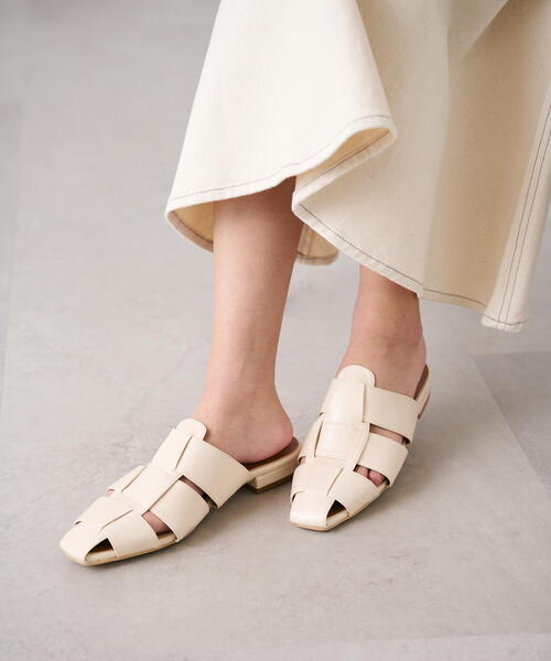 FREE'S MART（フリーズマート）の「◆グルカフラットミュールサンダル（サンダル・レディース・ホワイト/ブラック/ベージュ・MEDIUM/SMALL）」の6枚目の写真