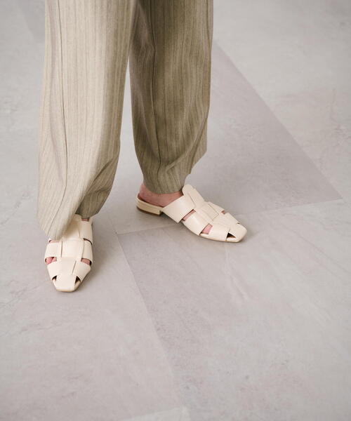 FREE'S MART（フリーズマート）の「◆グルカフラットミュールサンダル（サンダル・レディース・ホワイト/ブラック/ベージュ・MEDIUM/SMALL）」の9枚目の写真