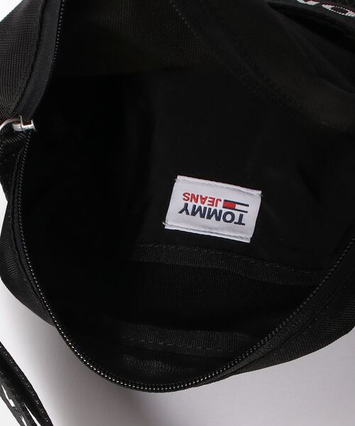 tommy jeans(トミー ジーンズ)の「エッセンシャルスクエアリポーターバッグ(ショルダーバッグ・メンズ・ブラック/オレンジ・FREE)」の13枚目の写真