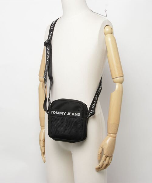 tommy jeans(トミー ジーンズ)の「エッセンシャルスクエアリポーターバッグ(ショルダーバッグ・メンズ・ブラック/オレンジ・FREE)」の12枚目の写真