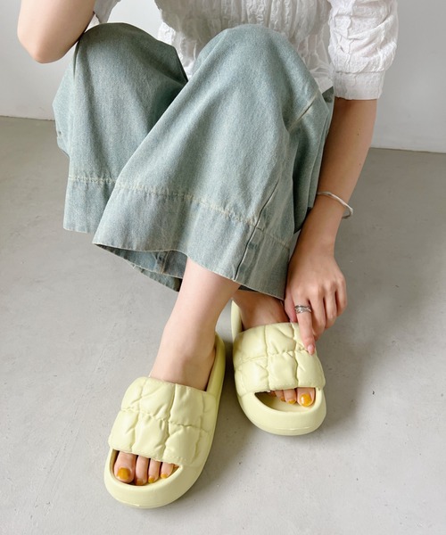 CLEA（クレア）の「パデッドフラット厚底サンダル（サンダル・レディース・グリーン/ホワイト/ブラック・23.5cm/24.5cm）」の5枚目の写真