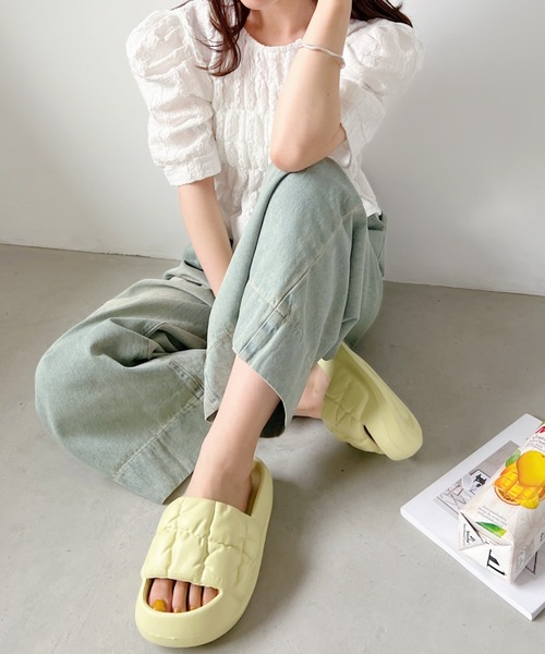 CLEA（クレア）の「パデッドフラット厚底サンダル（サンダル・レディース・グリーン/ホワイト/ブラック・23.5cm/24.5cm）」の16枚目の写真