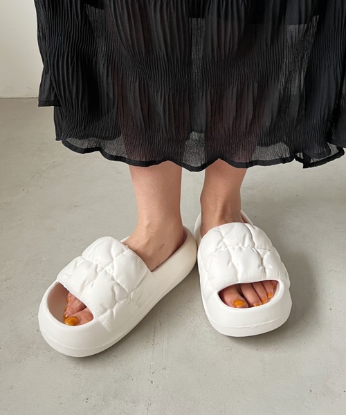 CLEA（クレア）の「パデッドフラット厚底サンダル（サンダル・レディース・グリーン/ホワイト/ブラック・23.5cm/24.5cm）」の7枚目の写真