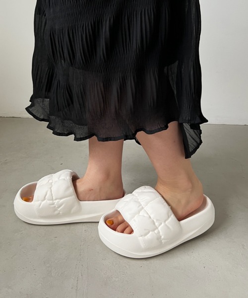 CLEA（クレア）の「パデッドフラット厚底サンダル（サンダル・レディース・グリーン/ホワイト/ブラック・23.5cm/24.5cm）」の11枚目の写真