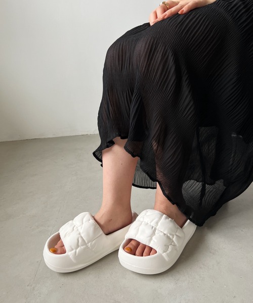 CLEA（クレア）の「パデッドフラット厚底サンダル（サンダル・レディース・グリーン/ホワイト/ブラック・23.5cm/24.5cm）」の9枚目の写真