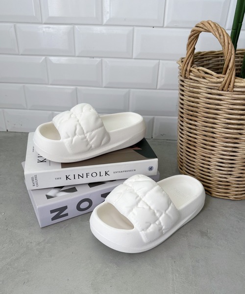 CLEA（クレア）の「パデッドフラット厚底サンダル（サンダル・レディース・グリーン/ホワイト/ブラック・23.5cm/24.5cm）」の21枚目の写真