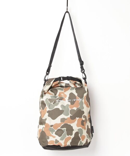 NEW BALANCE（ニューバランス）の「MT1996 ショルダートップロールバック（ショルダーバッグ・メンズ・ベージュ系その他2・ONE SIZE）」の2枚目の写真