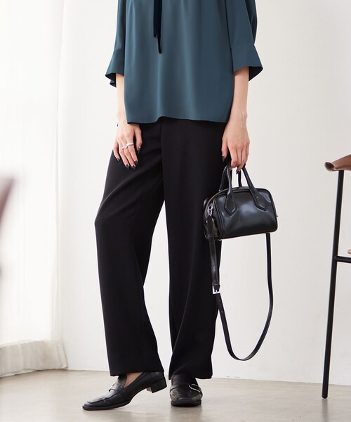 ICB（アイシービー）の「【WEB限定カラーあり・洗える】 ライトダブルクロス ストレートパンツ（その他パンツ・レディース・ネイビー系/ブラック系/ライトイエロー系/ベージュ系/ダルブルー系・X-SMALL/SMALL/XX-SMALL/MEDIUM）」の2枚目の写真