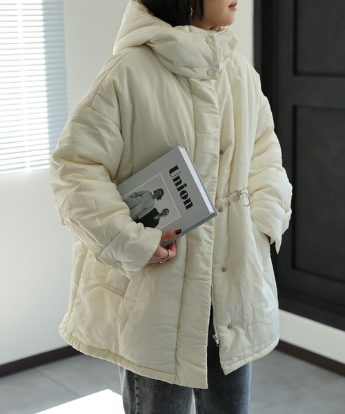 ap retro（アプレトロ）の「フードパディングスタンドビッグブルゾン/パディングコート/モンスターコート（ダウンジャケット/コート・レディース・オフホワイト/アイボリー/ブラック・FREE）」の4枚目の写真