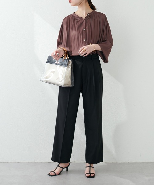 natural couture(ナチュラルクチュール)の「マット釦とろみサテンブラウス(シャツ/ブラウス・レディース・オフホワイト/イエロー/ブラウン/チャコール/ラベンダー/その他1/ブルー/ピンクベージュ・FREE)」の18枚目の写真