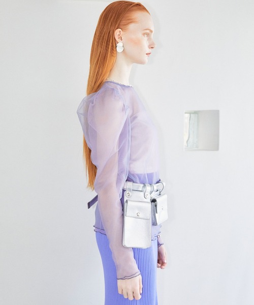 ELLEgirl(エルガール)の「ヴィーガンレザーベルトバッグ【ELLEgirl/エル ガール】(ボディバッグ/ウエストポーチ・レディース・シルバー/ブラック・FREE)」の3枚目の写真