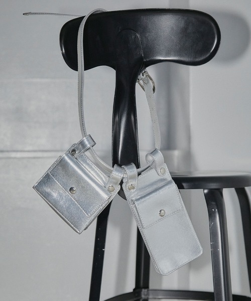 ELLEgirl(エルガール)の「ヴィーガンレザーベルトバッグ【ELLEgirl/エル ガール】(ボディバッグ/ウエストポーチ・レディース・シルバー/ブラック・FREE)」の9枚目の写真