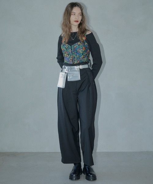 ELLEgirl(エルガール)の「ヴィーガンレザーベルトバッグ【ELLEgirl/エル ガール】(ボディバッグ/ウエストポーチ・レディース・シルバー/ブラック・FREE)」の16枚目の写真