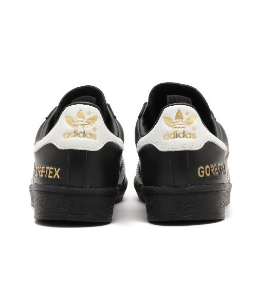 adidas（アディダス）の「adidas SUPERSTAR GTX atmos / アディダス スーパースター ゴアテックス アトモス 【SP】（スニーカー・レディース・ブラック・24.5cm/23.5cm/24.0cm/23.0cm/25.5cm/26.0cm/26.5cm/27.0cm/27.5cm/28.0cm/28.5cm/29.0cm/30.0cm/25.0cm）」の6枚目の写真