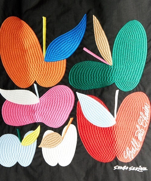 Ball&Chain（ボールアンドチェーン）の「[BALL&CHAIN/ボールアンドチェーン] S.APPLE 刺繍デザインナイロントートバッグ（トートバッグ・レディース・ブラック/カーキ・M）」の4枚目の写真