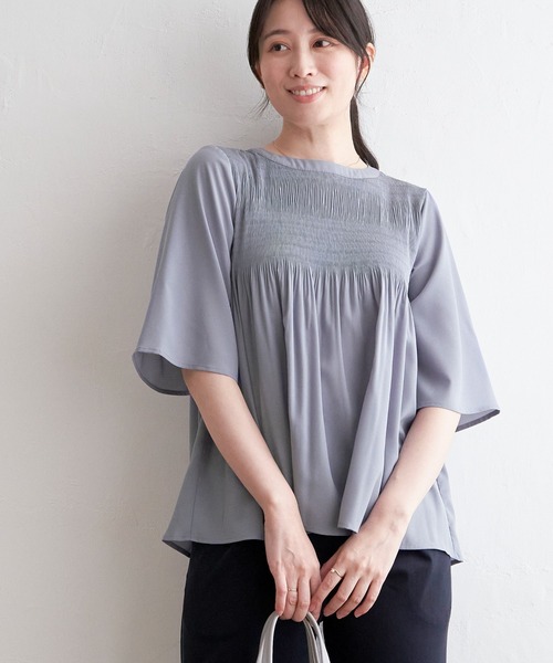 ikka(イッカ)の「マジョリカプリーツブラウス(シャツ/ブラウス・レディース・オフホワイト/ピンク/ライトグレー/ブラック/ブルー・M/L/S)」の5枚目の写真