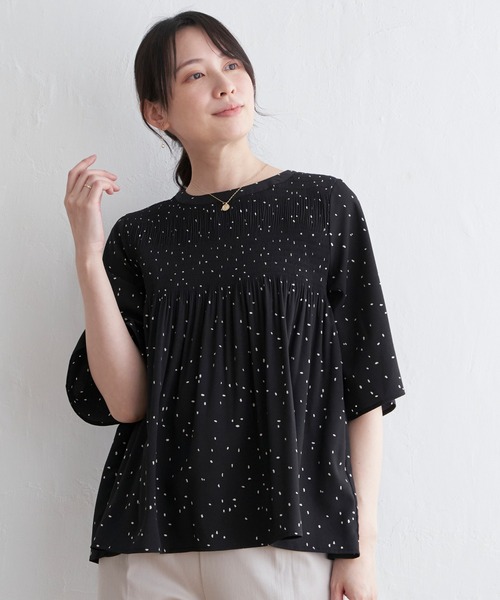 ikka(イッカ)の「マジョリカプリーツブラウス(シャツ/ブラウス・レディース・オフホワイト/ピンク/ライトグレー/ブラック/ブルー・M/L/S)」の3枚目の写真