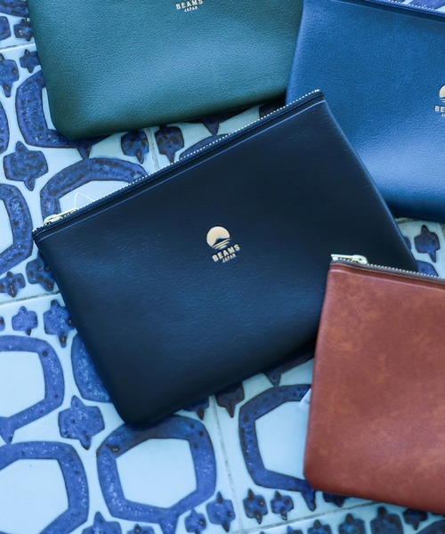 HIGHTIDE（ハイタイド）の「HIGHTIDE / 別注 フラット ポーチ 小（ポーチ・メンズ・レッド/ブラウン/ネイビー/ブラック/オレンジ/グリーン・ONE SIZE）」の2枚目の写真