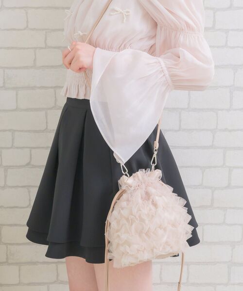 ems excite(エムズエキサイト)の「チュールフリル巾着バッグ(ショルダーバッグ・レディース・ブラック/オフホワイト/ライトベージュ/ライトグレー・ONE SIZE)」の5枚目の写真