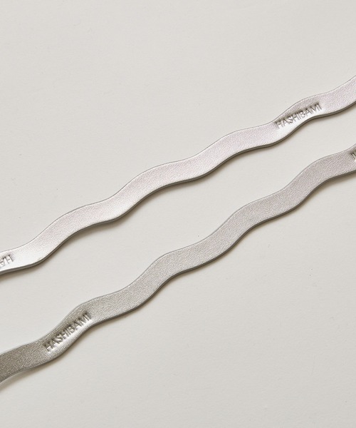 HASHIBAMI（ハシバミ）の「【HASHIBAMI】ウネウネ スマホレザーストラップ（スマホグッズ・レディース・パープル/ライトグリーン系/シルバー/ライトオレンジ系/ブラック/ゴールド/グレイッシュベージュ・FREE）」の16枚目の写真