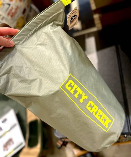 niko and...(ニコアンド)の「【CITY CREEK】スタッフバッグ(ハンドバッグ・レディース・カーキ/グレー・0)」の14枚目の写真