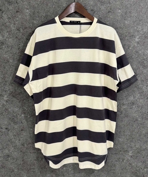 SHISKY(シスキー)の「オーバーサイズ ワイドボーダーT(Tシャツ/カットソー・メンズ・ブラック/ベージュ/グレー/ラベンダー/チャコール・M/L/XL)」の4枚目の写真