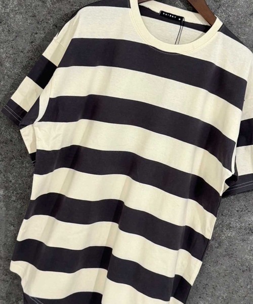 SHISKY(シスキー)の「オーバーサイズ ワイドボーダーT(Tシャツ/カットソー・メンズ・ブラック/ベージュ/グレー/ラベンダー/チャコール・M/L/XL)」の8枚目の写真