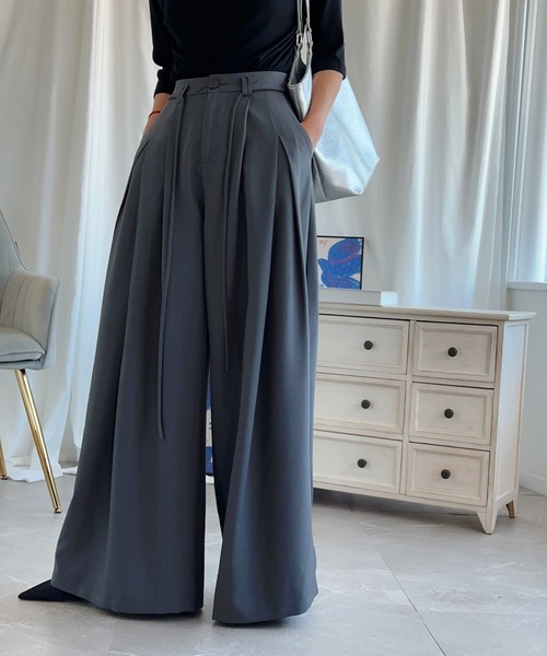 aimoha（アイモハ）の「【aimoha】ハイウエストタックドレープパンツ（その他パンツ・レディース・ベージュ/ブラック/グレー・SMALL/MEDIUM/X-LARGE/LARGE）」の2枚目の写真