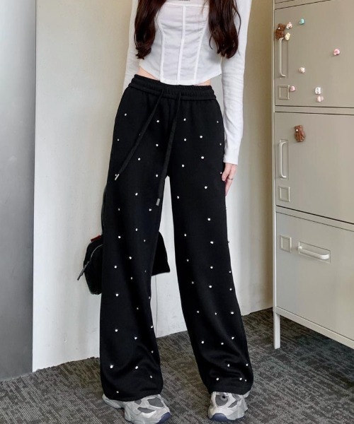 SHEENA(シーナ)の「ビジュースウェットパンツ(スウェットパンツ・レディース・ブラック/ホワイト・M)」の2枚目の写真