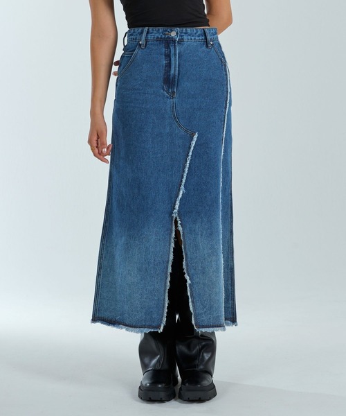 ADDYSONS(アディソンズ)の「Fringe Denim Skirt(デニムスカート・レディース・ブルー/ブラック・SMALL/MEDIUM)」の2枚目の写真