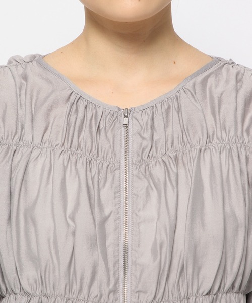 mysty woman（ミスティウーマン）の「シャーリングドロストブルゾン　128552（ブルゾン・レディース・ブラック/ライトグレー/オフホワイト・FREE）」の4枚目の写真