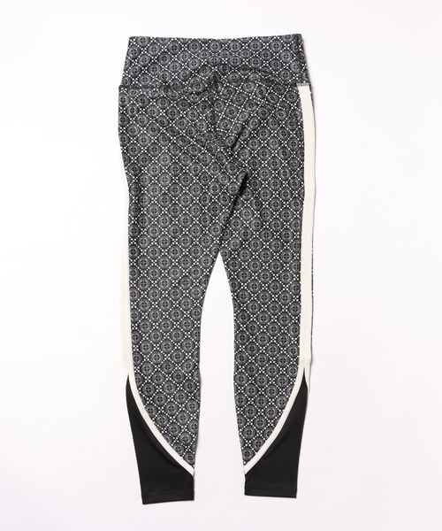 PUMA(プーマ)の「【PUMA LOGO LOVE ハイウエストタイツ】(レギンス/スパッツ・レディース・ブラック/ホワイト×ブラック・2/3/4)」の3枚目の写真