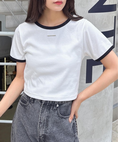 INGNI(イング)の「プレート付リブリンガーTシャツ(Tシャツ/カットソー・レディース・ブラック×ホワイト/ホワイト×ブラック/ブルー系7・M)」の4枚目の写真