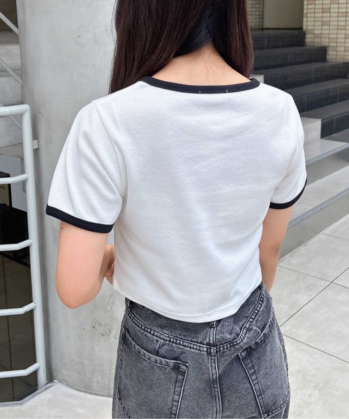 INGNI(イング)の「プレート付リブリンガーTシャツ(Tシャツ/カットソー・レディース・ブラック×ホワイト/ホワイト×ブラック/ブルー系7・M)」の7枚目の写真