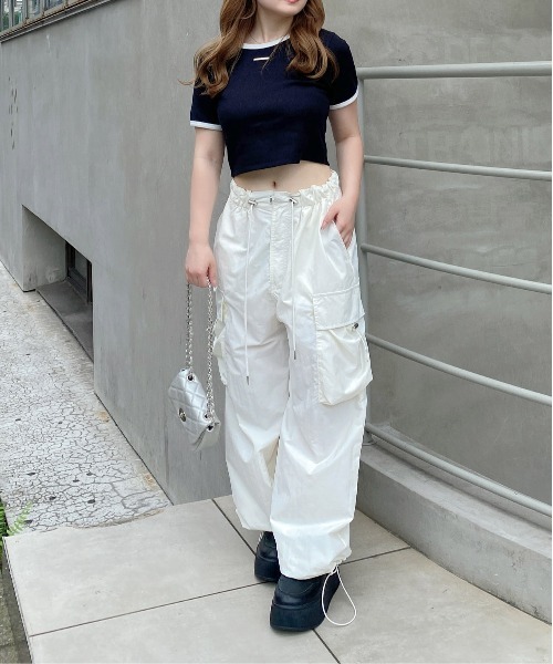 INGNI(イング)の「プレート付リブリンガーTシャツ(Tシャツ/カットソー・レディース・ブラック×ホワイト/ホワイト×ブラック/ブルー系7・M)」の21枚目の写真