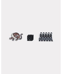 「Kenzo x Futura」 ピンズ セット KENZO（ケンゾー）の「'KENZO Stamp' セット オブ ラペル ピンズ